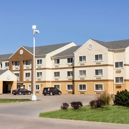 Hotel Baymont By Wyndham Salina Exterior foto