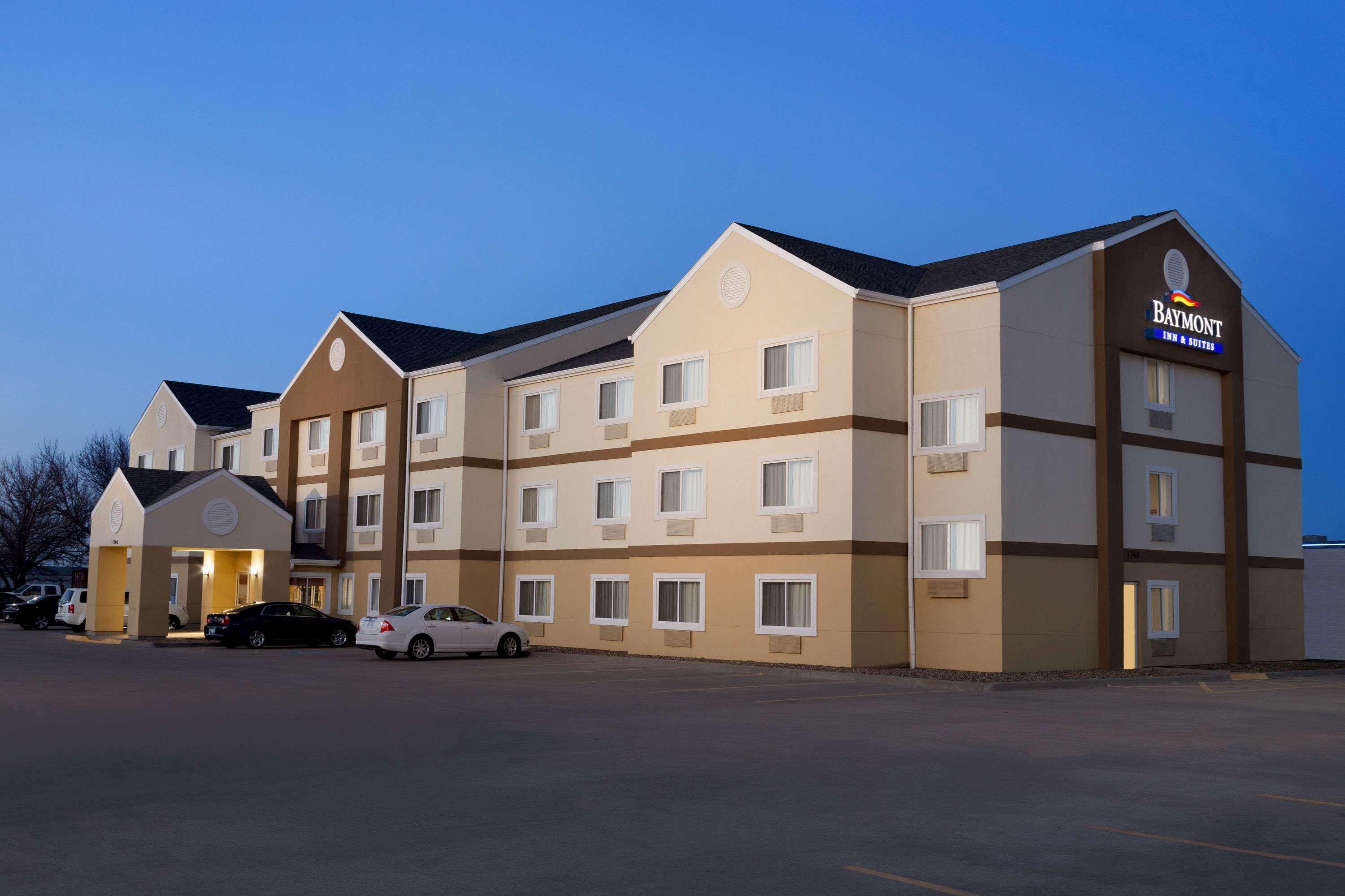 Hotel Baymont By Wyndham Salina Exterior foto