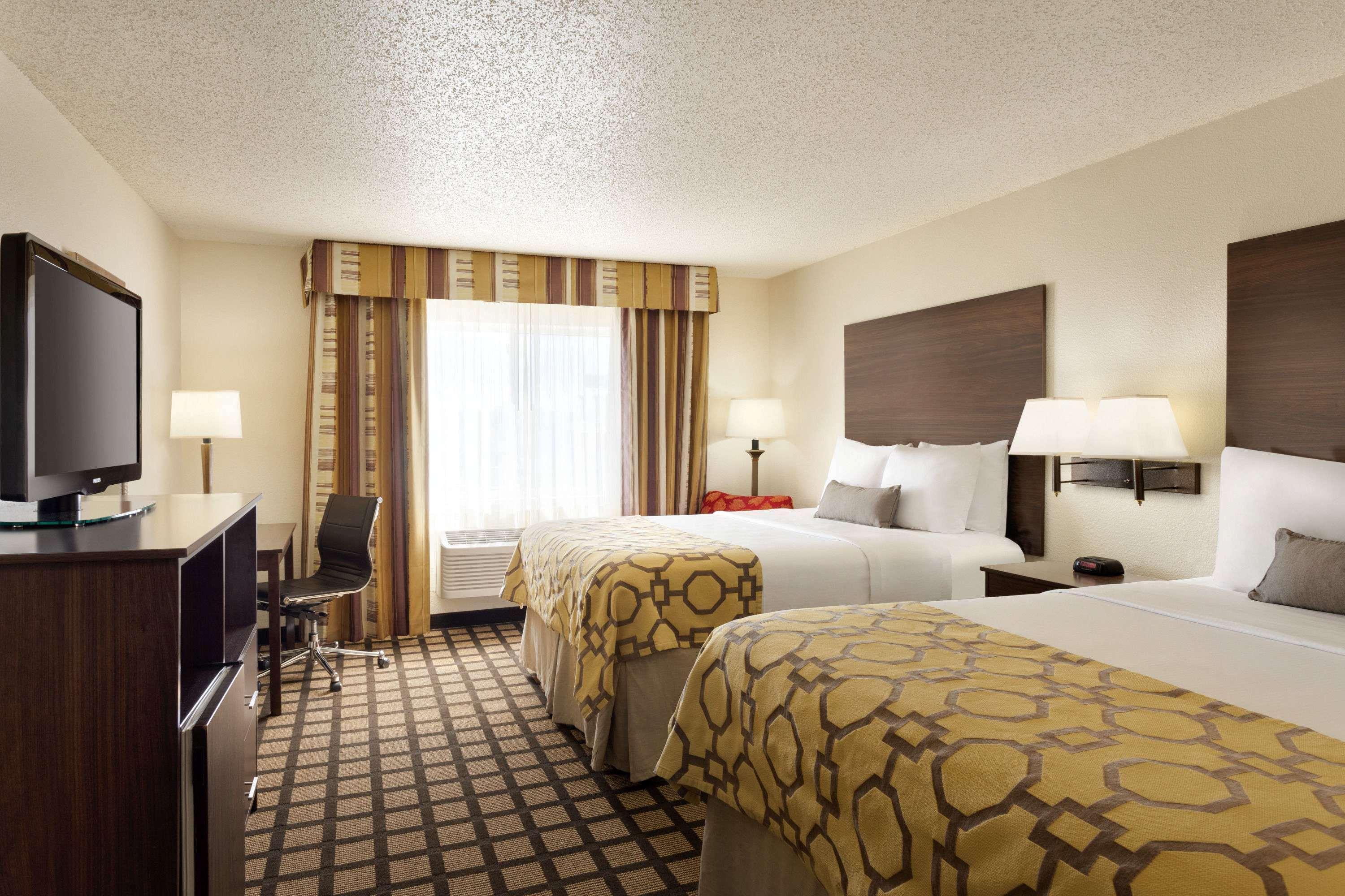 Hotel Baymont By Wyndham Salina Exterior foto