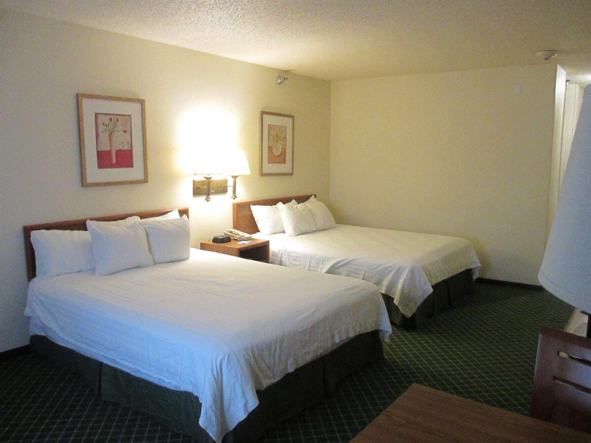 Hotel Baymont By Wyndham Salina Exterior foto